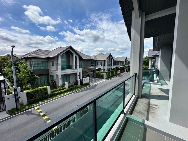 บ้านเดี่ยวขาย Bangkok Boulevard Signature Ladprao Serithai | บางกอก บูเลอวาร์ด ซิกเนเจอร์ ลาดพร้าว เสรีไทยราคา 38,000,000 บาทID : HJ166  รายละเอียดบ้าน  บ้านเดี่ยว 2 ชั้น ขนาดใหญ่ พื้นที่ใช้สอยกว้างขวาง เหมาะสำหรับครอบครัวขนาดใหญ่รายละเอียดบ้าน  - พื้นที่ใช้สอย 630 ตร.ม.  - เนื้อที่ดิน 666 ตร.ม.ฟังก์ชันภายใน  - 10 ห้องนอน  - 10 ห้องน้ำ  ทำเลดี  - โครงการ Bangkok Boulevard Signature Ladprao Serithai  - เดินทางสะดวก เชื่อมต่อถนนลาดพร้าว เสรีไทย และพื