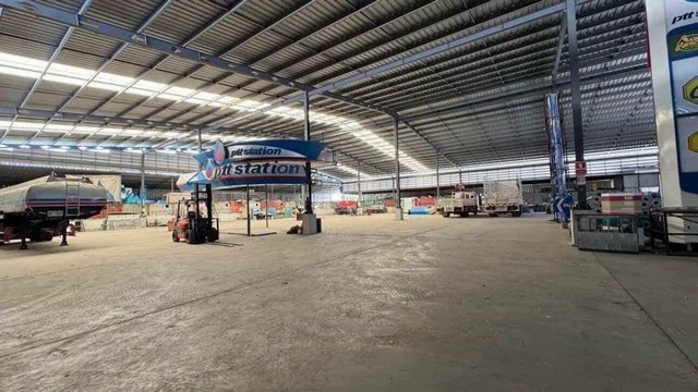 ขายที่ดินพร้อมโรงงาน 5 ไร่กว่า 8000 ตร.ม. ทำเลทอง บางพลี สมุทรปราการราคา 150 ล้านบาท(ต่อรองได้)อาคารโรงงานขนาดใหญ่ พร้อมคลังสินค้าและสำนักงาน รองรับการติดตั้งเครื่องจักรทันทีโกดังเต็มพื้นที่ 5 ไร่ ประมาณ 8000 ตร.ม. ใบอนุญาต ร.ง.4 พื้นที่สีเหลืองพื้นที่รับน้ำหนัก 7-10 ตัน สบายๆ เครน 3 ตัวไฟฟ้า 3 เฟสพร้อมรองรับธุรกิจแปรรูปโลหะ โครงสร้างเหล็ก คลังสินค้า และศูนย์กระจายสินค้