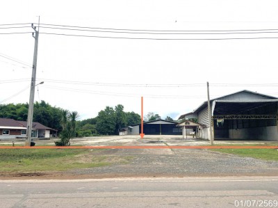 ขาย บ้านเดี่ยว/ทาวน์เฮ้าส์/คอนโด โกดัง เพชรบูรณ์  ถนน สายบ้านกกกะทอน - บ้านตาดกลอย (ทล.2216) ตำบล ศิลา อำเภอ หล่มเก่า จังหวัด เพชรบูรณ์  ราคา   13,837,000  บาท  ( ราคาต่อรองได้ )  รายละเอียดทรัพย์ -  เนื้อที่ 6-0-2.00 ไร่  พื้นที่ใช้สอย  280 ตร.ม.  พิกัดทรัพย์ : https://maps.app.goo.gl/xa5J1qZgp3f4g6LM7  สถานที่ใกล้เคียง   -โรงเรียนบ้านศิลา -วัดโพธิ์ตาก -โรงเรียนบ้านห้วยข่อย -องค์การบริหารส่วนตำบลศิลา  รหัสทรัพย์ (Code ID)  : PKK-26