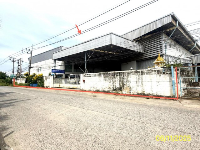 ขายอาคารโรงงานปทุมธานี 2 ชั้น และสิ่งปลูกสร้างอื่นๆ รวมทั้งหมด 7 รายการ   ถนน เลียบคลองเกาะเกรียง ตำบล คลองพระอุดม อำเภอ ลาดหลุมแก้ว จังหวัด ปทุมธานี  ราคาโปรโมชั่น  12,897,000   บาท    ลดจาก  18,332,000  บาท ราคาโปรโมชั่นตั้งแต่วันที่ 1 กรกฎาคม 2569 – 30 กันยายน 2569  รายละเอียดทรัพย์ -  เนื้อที่ 1-1-11.00 ไร่ -  3 ห้องนอน 2 ห้องน้ำ  -  1 ที่จอดรถ  -  บ้านหันไปทางทิศ  พิกัดทรัพย์ : https://maps.app.goo.gl/S49vtjK7v54P7ha67  สถานที่ใก�
