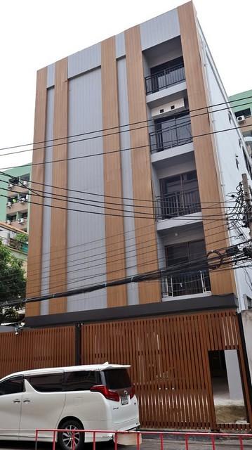 ให้เช่า - ขายอาคารสำนักงาน 5 ชั้น 900 ตรม. ซอยประชาราษฎร์บำเพ็ญ ใกล้ MRT ห้วยขวาง เพียง 600 เมตร*** ราคาเช่า 222,000 บาท/เดือน  *** ราคาขาย 49,720,000 บาทติดต่อ:: คุณชยา โทร/ID Line:: 0942823961   Link Line:: https://line.me/ti/p/3xFA1An8Kcรหัส# PR458 อาคารสำนักงาน 5 ชั้น ประชาราษฎร์บำเพ็ญ ใกล้ MRT ห้วยขวาง๐ ที่ดินขนาด 70 ตารางวา๐ พื้นที่ใช้สอยประมาณ 900 ตารางเมตร๐ 10 ห้องนอน 5 ห้องน้ำ๐ ให้เช่าตามสภาพ ปรับเป็น โฮมออฟฟิศ สำนักงาน ขายออนไลน์๐ 7 ท