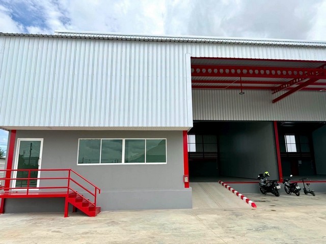 ให้เช่าโกดัง/โรงงาน บางนา-ตราด 1,400 ตรม. บางโฉลง สมุทรปราการ ใกล้สนามบินสุวรรณภูมิให้เช่า ตรม. ละ 150 บาท/เดือนประกัน 3 เดือน ล่วงหน้า 1 เดือน สัญญา 3 ปีโกดัง/โรงงาน บางนา-ตราด พื้นที่สีเหลือง ว่าง  1,400 ตรม. (แบ่งเช่าได้)ทำเลดี ติดถนน เดินทางสะดวกสบาย ใกล้สนามบินสุวรรณภูมิที่ตั้ง บางนา-ตราด บางโฉลง สมุทรปราการ--------------------------------------------------------#สนใจติดต่อ：#คุณเอสLine ID / โทร. 098 - 2361563#โกดังให้เช