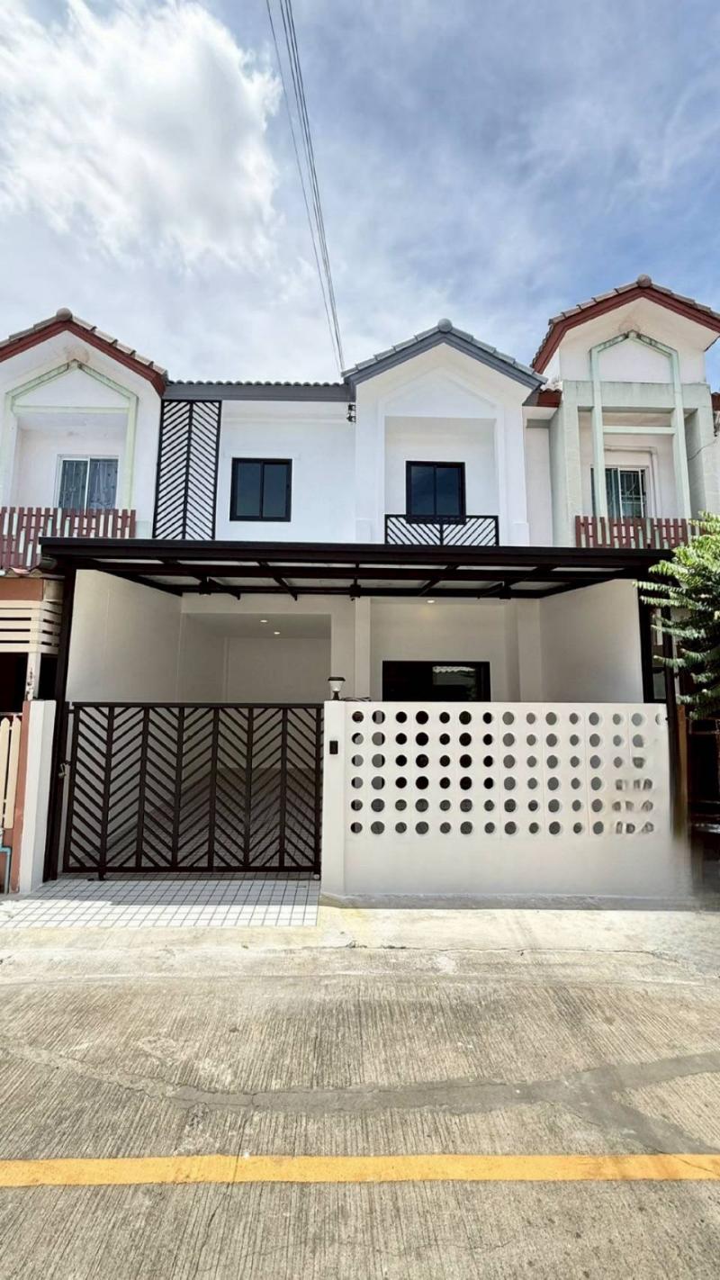 RealEstate 905- 62ไลโอ วงแหวน-ปิ่นเกล้า  #WA81787ขายด่วน! ทาวน์เฮาส์ 2 ชั้น หมู่บ้านไลโอ วงแหวน-ปิ่นเกล้า (ซอยวัดพระเงิน-บางใหญ่) ทำเลทองต้นซอยใกล้ถนนใหญ่เพียง 800 เมตรที่ตั้ง หมู่บ้านไลโอ วงแหวน-ปิ่นเกล้า ซอยวัดพระเงิน ถนนกาญจนาภิเษก ตำบลบางม่วง อำเภอบางใหญ่ จังหวัดนนทบุรี 11140 เนื้อที่ดิน: 17 ตารางวารายละเอียดทรัพย์- ประเภท: ทาวน์เฮาส์ 2 ชั้น (บรรยากาศโครงการสงบร่มรื่น มีนิติบุคค�