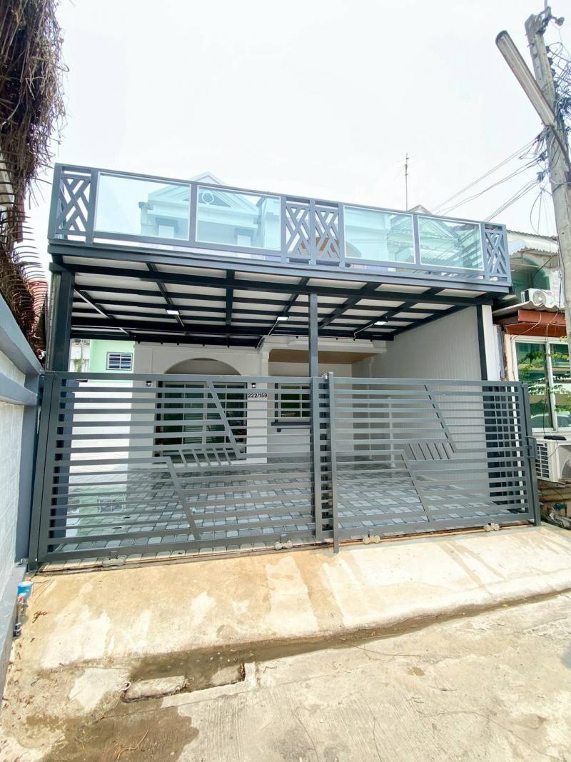 RealEstate 905-53 ลภาวัน1 #WAM0692ขายด่วน! ทาวน์เฮาส์ 2 ชั้น แปลงริม หมู่บ้านลภาวัน 1 ใกล้แยกบางพลู-ถนนรัตนาธิเบศร์ เนื้อที่ใหญ่พิเศษ 35 ตร.ว. ฟังก์ชันแน่น 4 นอนที่ตั้ง : หมู่บ้านลภาวัน 1 ใกล้แยกบางพลู ถนนรัตนาธิเบศร์ ตำบลบางรักพัฒนา อำเภอบางบัวทอง จังหวัดนนทบุรี 11110ขนาดที่ตั้ง : เนื้อที่ดิน: 35 ตารางวา (แปลงริม พื้นที่ใหญ่พิเศษกว่าทาวน์เฮาส์ทั่วไป ให้ความรู้สึกโปร่งโล่ง ได้ความเป็