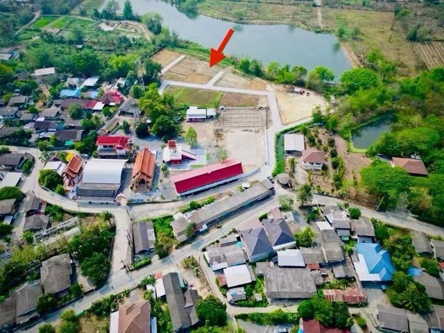 ขายที่ดินเพียง 3.2 ล้าน #วิวทะเลสาบ #วิวดอย | #สันปูเลย #ดอยสะเก็ด เชียงใหม่ที่ดินทำเลสวย บรรยากาศร่มรื่น วิวทะเลสาบพร้อมทิวเขา เหมาะสำหรับสร้างบ้านในฝัน บ้านพักตากอากาศ หรือพูลวิลล่าเพื่อการลงทุนจุดเด่นของที่ดินเนื้อที่ 144 ตารางวา (576 ตร.ม.)วิวทะเลสาบ พร้อมวิวภูเขาสวยงามบรรยากาศสงบ รายล้อมด้วยบ้านพักอาศัยเหมาะสำหรับสร้างบ้านพักส่วนตัวหรือพูลวิลล่ามีโฉนด