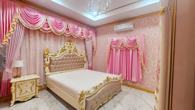 ปตท. หนองรีหู 800 ม.สามพร้าว จัดเต็มเฟอร์ฯ จัดเต็มเฟอร์ฯ ให้เช่าบ้านเดี่ยวชั้นเดียวหรู หลังใหญ่ 3 นอน 3 น้ำ ใกล้ม.ราชภัฏสวนสุนันทา 1 กม.เนื้อที่ 88 ตร.ว.พื้นที่ใช้สอย 350 ตร.ม.บรรยากาศสงบร่มรื่น ปลอดภัย เหมาะสำหรับครอบครัวที่ต้องการพื้นที่พักอาศัยกว้างขวาง และเป็นส่วนตัว ทำเลใกล้ตลาด สถานศึกษา รพ. เดินทางเข้าเมืองได้สะดวกรวดเร็ว  14,999 บาท/เดือนLuxury single-story detached house for rent located 800 m. from th