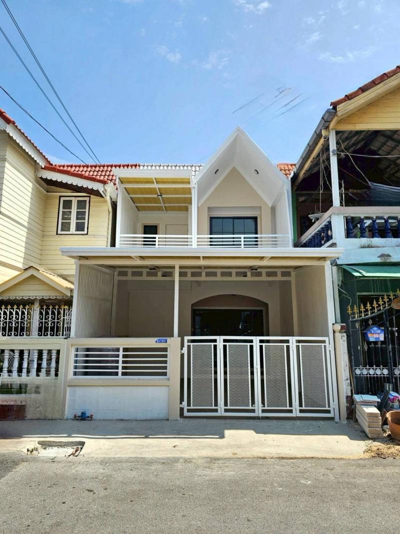 RealEstate 905-  67 บัวทอง2 WA81766ขายด่วน! ทาวน์เฮาส์ 2 ชั้น หมู่บ้านบัวทอง 2 ทำเลทองติดสถานีรถไฟฟ้าสายสีม่วง (คลองบางไผ่) 20 ตร.ว. 3 นอน แต่งใหม่ฟรีเฟอร์ฯ ฟรีโอนที่ตั้ง : หมู่บ้านบัวทอง 2 ติดถนนกาญจนาภิเษก ตำบลบางรักพัฒนา อำเภอบางบัวทอง จังหวัดนนทบุรี 11110เนื้อที่ดิน: 20 ตารางวารายละเอียดทรัพย์- ประเภท: ทาวน์เฮาส์ 2 ชั้น- ฟังก์ชัน: 3 ห้องนอน, 2 ห้องน้ำ, 1 ห้องครัว- ที่จอดรถ: 1 คัน (ในบ้าน- ของแถม