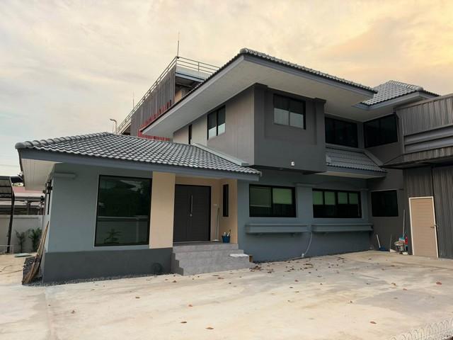ให้เช่าบ้านเดี่ยว 2 ชั้น พร้อมโกดัง ซอยพหลโยธิน 64 ดอนเมือง ( จดทะเบียนบริษัทได้ )ราคาเช่า 65,000 บาท / เดือน ( สัญญาขั้นต่ำ 3 ปี ประกัน 2 เดือน ล่วงหน้า 1 เดือน )ที่ตั้ง ถนนพหลโยธิน ซอยพหลโยธิน 64 แขวงสายไหม เขตสายไหม กรุงเทพมหานคร 10210ติดต่อ : คุณภัสพงณ์ 0634098164Line : deedaa24https://www.facebook.com/profile.php?id=61581484955548เนื้อที่ 213 ตารางวา พื้นที่ใช้สอยตัวบ้านและออฟฟิศ 230 ตารางเมตร พื้นที่โกดัง 90 ตารางเมตร จำนวน 2 ชั�