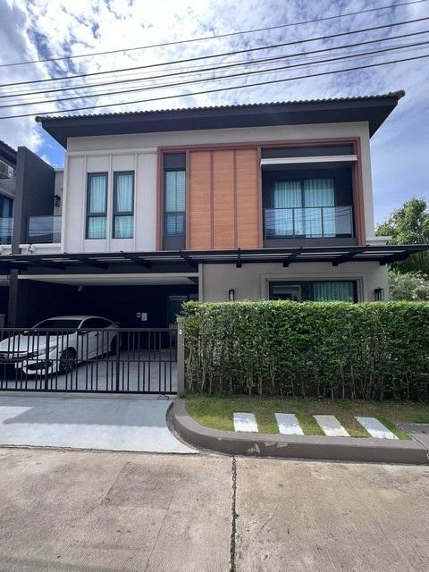 ให้เช่าบ้านแฝดใหม่ 2 ชั้น โครงการ GRANDE PLENO แกรนด์ พลีโน่ กรุงเทพกรีฑา ถนนราษฎร์พัฒนา ซอยราษฎร์พัฒนา 15ราคาเช่า 48,000 บาท / เดือนที่ตั้ง ถนนราษฎร์พัฒนา ซอยราษฎร์พัฒนา 15 แยก 5 แขวงทับช้าง เขตสะพานสูง กรุงเทพมหานคร 10250ติดต่อ : คุณภัสพงณ์ 0634098164Line : deedaa24https://www.facebook.com/profile.php?id=61581484955548เนื้อที่ 46.5 ตารางวา พื้นที่ใช้สอย 176 ตารางเมตร 4 ห้องนอน 4 ห้องน้ำ ที่จอดรถ 2 คันเฟอร์นิเจอร์ใหม่ พร้อมเครื่องใช้ไ�