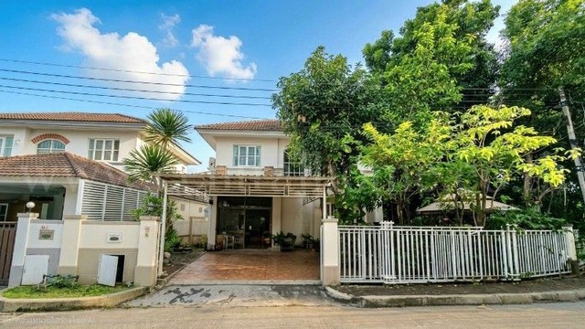 รหัสทรัพย์ N1632บ้านเดี่ยว หมู่บ้าน ปาริชาติ 345 ปทุมธานี ต้นโครงการ ราคาถูกสุดที่ตั้ง&nbsp;:&nbsp;ถนน&nbsp;345 ตำบลบางคูวัด อำเภอเมืองปทุม จังหวัดปทุมธานี 12000รายละเอียดทรัพย์-&nbsp;บ้านเดี่ยว 2 ชั้น เนื้อที่ 56.9 ตารางวา&nbsp;พื้นที่ใช้สอย&nbsp;180 ตารางเมตร- 3&nbsp;ห้องนอน, 2 ห้องน้ำ, 1 ห้องรับแขก, 1 ห้องครัว, 2&nbsp;ที่จอดรถ-&nbsp;บ้านหันทางทิศเหนือ&nbsp;สิ่งอำนวยความสะดวก- ระบบอื่นๆ รปภ. 24 ชั่วโมง, กล้อง CCTV- ที่จอ