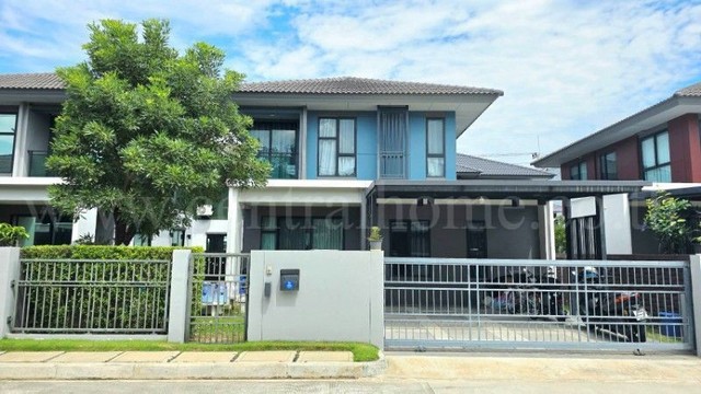 รหัสทรัพย์ : N1633บ้านเดี่ยว เศรษฐสิริ วงแหวน-ลำลูกกา บ้านทำเลดี โครงการติดถนนลำลูกกาที่ตั้ง :&nbsp;ถนนวงแหวน-ลำลูกกา ตำบลบึงคำพร้อย&nbsp;อำเภอลำลูกกา จังหวัดปทุมธานี 12150รายละเอียดทรัพย์&nbsp;- บ้านเดี่ยว 2 ชั้น ขนาดที่ดิน 51 ตารางวา พื้นที่ใช้สอย 160 ตารางเมตร- 3&nbsp;ห้องนอน, 3&nbsp;ห้องน้ำ, 1 ห้องแต่งตัว, 1 ห้องรับแขก, 1 ห้องครัว, 2 ที่จอดรถ- แอร์ 4 เครื่อง- หน้าบ้านหันทางทิศใต้สิ่งอำนวยความ�
