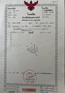 ขายด่วน! ที่ดิน อ.เมืองลำปาง 1 ไร่ 61 ตร.ว. เพียง 350,000 บ. #ฟรีค่าโอน ต่ำกว่าราคาประเมิน ติดทางสาธารณะและลำเหมือง โทร 0656616115ที่ตั้ง : ตำบลชมพู อำเภอเมืองลำปาง จังหวัดลำปางขนาดพื้นที่ : 1 ไร่ 61 ตารางวารายละเอียด• ลักษณะที่ดิน: หน้ากว้างทอดยาวขนานติดทางหลวงสุขาภิบาล (ทางหลวงท้องถิ่นสาธารณประโยชน์)ด้านข้างทิศตะวันออกติดลำเหมืองมีน้ำตลอดทั้งปี เข้า-ออกง่าย ทำเลดี ใกล้สถา