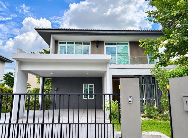 ลดราคาด่วน! จาก 15 ล้านบาท เหลือเพียง 12.4 ล้านบาท Luxury House | Serene Lake, Mae Hia, Chiang Maiบ้านหรูทำเลทองเชียงใหม่ วิวภูเขา บรรยากาศดี ใกล้สนามบิน! พร้อมเฟอร์นิเจอร์และ Built-in จัดเต็ม สวยครบ จบพร้อมเข้าอยู่โครงการสีรีน เลค (Serene Lake) ต.แม่เหียะ อ.เมืองเชียงใหม่รายละเอียดบ้าน- เนื้อที่ดิน 83 ตารางวา- 4 ห้องนอน- 5 ห้องน้ำ- ตกแต่ง Built-in พร้อมเฟอร์นิเจอร์- โครงการร่มรื่น เงียบสงบ เป็นส่วนตัว- วิวภูเขาสวย บ