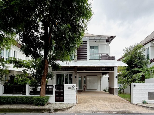 ให้เช่าบ้านเดี่ยว 2 ชั้น60 ตร.วา 3 ห้องนอน บลูลากูน บางนา-ตราด กม.8 Blue Lagoon Bangna km.8 เฟอร์พร้อมอยู่ ใกล้เมกะบางนา *** ราคาเช่า 50,000 บาท/เดือน ติดต่อ:: ชยา โทร/ID Line:: 0942823961   Link Line:: https://line.me/ti/p/3xFA1An8Kcรหัส# T26-1394บ้านเดี่ยว 2 ชั้น บลูลากูน บางนา-ตราด กม.8 Blue Lagoon Bangna km.8o ที่ดิน 60 ตร.วาo พื้นที่ใช้สอย 215 ตร.ม.o 3 ห้องนอนo 3 ห้องน้ำo 1 ห้องแม่บ้าน ห้องน้ำในตัว (แยกโซน) o ครัวไทย-ครัวฝรั่ง มุมนั่งเล่นจิบกาแฟo 2 ที่จอดรถo เฟอร์นิเ