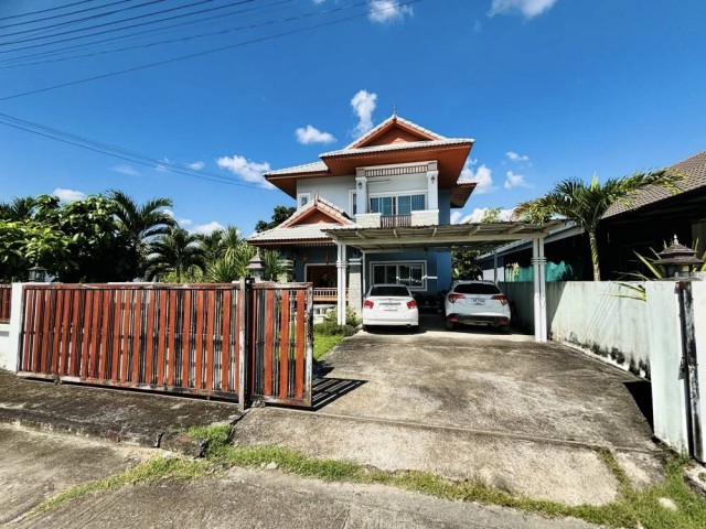 ขาย 3.6 ล้าน บ้านเดี่ยว 2 ชั้น | หางดง เชียงใหม่บ้านบรรยากาศเงียบสงบ เป็นส่วนตัว พื้นที่กว้างขวาง พร้อมเฟอร์นิเจอร์บางส่วน เหมาะสำหรับครอบครัวที่กำลังมองหาบ้านพักอาศัยในทำเลหางดง เชียงใหม่ เดินทางสะดวก ใกล้สิ่งอำนวยความสะดวกและสถานที่สำคัญรายละเอียดบ้านเนื้อที่ดิน 91.1 ตารางวาพื้นที่ใช้สอย 184 ตารางเมตร3 ห้องนอน3 ห้องน้ำห้องรับแขกห้องครัวไทยพร้อมเฟอร์นิเ�