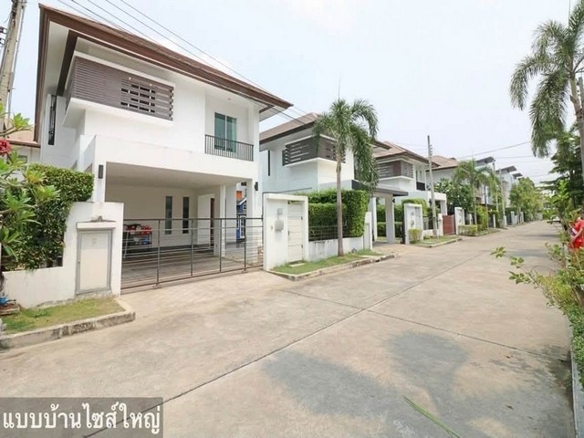 รหัสC7325 บ้านเดี่ยวตกแต่งพร้อมอยู่ บ้านเดี่ยว 2ชั้น โครงการเนอวานา บียอนด์ ไลท์ กรุงเทพกรีฑา 32#ForRent  #ให้เช่า #NirvanaBeyondLiteกรุงเทพกรีฑา32บ้านเดี่ยว 2ชั้น โครงการเนอวานา บียอนด์ ไลท์ กรุงเทพกรีฑา 32เนื้อที่ 59 ตารางวา  พื้นที่ใช้สอย 225 ตารางเมตร3 ห้องนอน3 ห้องน้ำ1 ครัวไทย2 ที่จอดรถเฟอร์นิเจอร์ Built in ครบ ประหยัดงบตกแต่งพร้อมเข้าอยู่เครื่องใช้ไฟฟ้า(TV ,Microwave ,ตู้เย็น)สิ่งอำนวยความสะดว�
