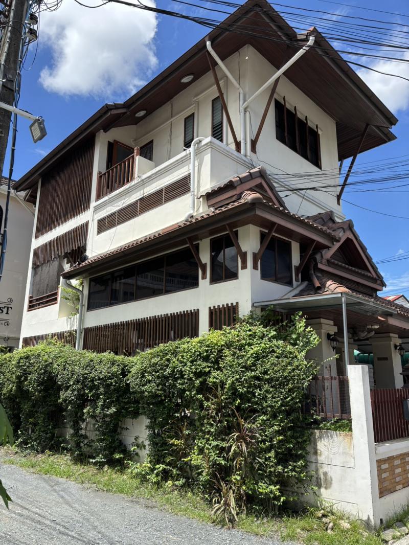 ขายรีสอร์ทพร้อมสิ่งปลูกสร้าง 4 ไร่ วิวภูเขา ใกล้น้ำตกไทรโยคน้อยเพียง 800 เมตรที่ตั้ง : หมู่ 3 ตำบลท่าเสา อำเภอไทรโยค จังหวัดกาญจนบุรี 71150ขนาดเนื้อที่ : 4 ไร่ 77 ตารางวารายละเอียด-หน้ากว้างประมาณ 56.6 เมตร-ติดถนนคอนกรีต เดินทางสะดวก-วิวภูเขาและธรรมชาติโดยรอบ-ห่างน้ำตกไทรโยคน้อยเพียงประมาณ 800 เมตร-มีสิ่งปลูกสร้างพร้อมสำหรับปรับปรุงและพัฒนาต่อ-คฤหาสน์ 2 ชั้น พร้อมบันไ