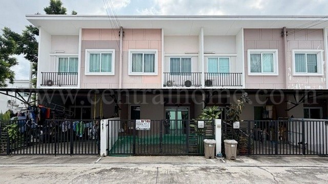 รหัสทรัพย์ : N1581ทาวน์เฮ้าส์ เบล็สซิตี้ พาร์ค สุชุมวิท-บางปู สภาพดี ถูกสุดในโครงการที่ตั้ง&nbsp;:&nbsp;ซอยเทศบาลบางปู 47 ถนนสุขุมวิท ตำบลท้ายบ้านใหม่ อำเภอเมืองสมุทรปราการ จังหวัดสมุทรปราการ 10280รายละเอียดทรัพย์- ทาวน์เฮ้าส์ 2 ชั้น เนื้อที่ดิน 17.5 ตารางวา พื้นที่ใช้สอย 125 ตารางเมตร&nbsp;เพดานสูง 2.75 เมตร- 3 ห้องนอน, 2 ห้องน้ำ, 1 ห้องรับแขก, 1 ห้องครัว, 1 ห้องนั่งเล่น, 2 ที่จอดรถหน้าบ้านใน