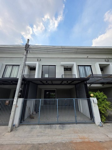 ขายทาวน์โฮม2ชั้น 21 ตร.ว. ย่านสุขาภิบาล2 ลาดกระบัง ใกล้สนามบินสุวรรณภูมิ โรบินสันลาดกระบัง โรงเรียนกฤตศิลป์วิทยา (แผนกประถมศึกษา)เนื้อที่ 21 ตารางวา จำนวน 2 ชั้น 3ห้องนอน 2 ห้องน้ำ 1 ห้องครัว จอดรถ 2 คันใกล้วงแหวนกาญจนาฯ, อ่อนนุช, ลาดกระบัง และสนามบินสุวรรณภูมิ The Paseo, JAS Green Village, Lotusราคาขาย 3,000,000 บาทที่ตั้ง ถนนสุขาภิบาล 2 ซอย 5 แขวงประเวศ เขตประเวศ กรุงเทพมหานคร 10250ติดต่อ : คุณภัสพง
