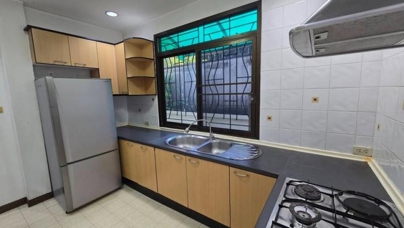 RHT2816ให้เช่าบ้านเดี่ยว หมู่บ้านปิยพร นวมินทร์ 74 แยก 3-10-19 ใกล้ โรงเรียน  บดินทร์เดชา 2 , เบญจมินทร์, นวมินทร์ราชูทิศ ใกล้ห้าง MAX VALUE, BIG C, Fashion Islandเนื้อที่  เนื้อที่ 68 ตร.ว.  4 ห้องนอน 2 ห้องน้ำ สนใจติดต่อ คุณเจี๊ยบ 092-851-6969Line id : keti2522 ไม่อนุญาตให้เลี้ยงสัตว์ ** ไม่อนุญาตให้สูบบุหรี่ / กัญชา ในบ้าน **ราคาเช่า  26,000 บาท ต่อเดือนนวมินทร์ 74 แยก 3-8-28 แขวงรามอินทรา เขตคันนายาว กรุงเทพมหานคร 10230รายละเอียด�