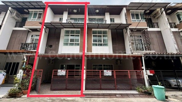 รหัสทรัพย์ &nbsp;N1513ทาวน์โฮม 3.5 ชั้น&nbsp;เดอะ รูฟ แจ้งวัฒนะ&nbsp;ที่ตั้ง&nbsp;: ซอยแจ้งวัฒนะ-ปากเกร็ด 24 ตำบลบางตลาด อำเภอปากเกร็ด จังหวัดนนทบุรี 11120รายละเอียดทรัพย์ :- ทาวน์โฮม 3.5&nbsp;ชั้น ขนาดเนื้อที่ 17.5&nbsp;ตารางวา พื้นที่ใช้สอย 200&nbsp;ตารางเมตร- 2 ห้องนอน,&nbsp;3&nbsp;ห้องน้ำ, 1 ห้องครัว, 1&nbsp;ห้องรับแขก,&nbsp;จอดรถได้ 1 คัน, หน้าบ้านกว้าง 5&nbsp;เมตร (ต่อหลัง)- เครื่องใช้ไฟฟ้า : เครื่องปรับอากาศติดผนัง 3 เครื่อ