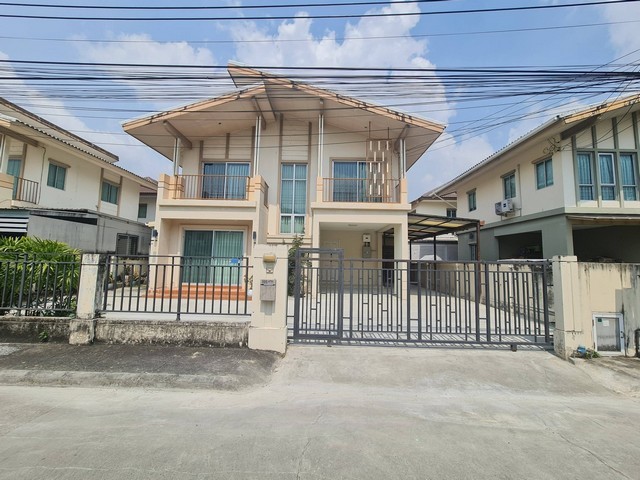 RH02440 บ้านเดี่ยว 3 ห้องนอน 1 ห้องเอนกประสงค์ 2 ห้องน้ำ แอร์3 เครื่อง โครงการ  พฤกษาปูริ ซอยกิ่งแก้ว37 โครงการ  พฤกษาปูริ ซอยกิ่งแก้ว37ที่ตั้ง  ตำบลราชาเทวะ อำเภอบางพลี สมุทรปราการบ้านเดี่ยว 2 ชั้น  50 ตารางวา 160 ตรม.3 ห้องนอน 1 ห้องเอนกประสงค์ 2 ห้องน้ำ1 ห้องครัว + ต่อเติมด้านหลังทำเป็นครัวไทย แอร์3 เครื่อง 2 ที่จอดรถราคาเช่า 20,000/ เดือน Project: Pruksa Puri, Soi King Kaew 37Location: Racha Thewa, Bang Phli, Samut Prakan2-story detached house, 50 square wah (