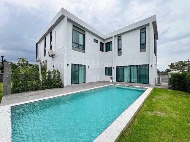 ขาย 9.98 ล้าน | ให้เช่า 85,000 บาท/เดือน!บ้านเดี่ยวหรู 6 ห้องนอน พร้อมสระว่ายน้ำระบบเกลือ ใกล้ Lanna International School เพียง 1.5 กม.!หางดง เชียงใหม่ | ใกล้ Koolpunt 9บ้านพร้อมอยู่ พื้นที่กว้างขวาง เหมาะสำหรับครอบครัวใหญ่ ครอบครัวชาวต่างชาติ หรือผู้บริหารที่ต้องการบ้านใกล้โรงเรียนนานาชาติ พร้อมตัวเลือกทั้งซื้อและเช่าOPTION 1: บ้านพร้อมเฟอร์นิเจอร์ + สระว่ายน้ำส่วนตัวขาย 9,980,000 บาทเช่าสัญญา 1 ปี: 85,0
