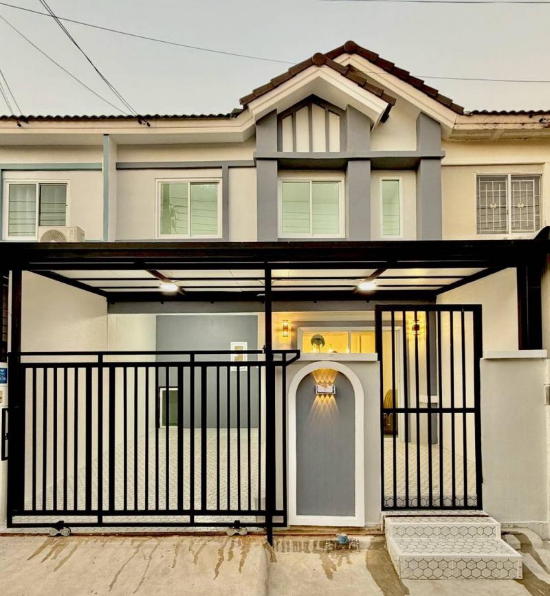 RealEstate 905-  78 พฤกษา69  ซอยแก้วอินทร์ WAM0661 [ขายด่วน] ทาวน์เฮ้าส์ 2 ชั้น พฤกษา 3 หลังริม (วัดลาดปลาดุก-บางบัวทอง)• ที่ตั้ง: ถ.วัดลาดปลาดุก ต.บางคูรัด อ.บางบัวทอง จ.นนทบุรี 11110• ขนาดที่ดิน: 24 ตารางวารายละเอียดทรัพย์สิน• โครงการ: หมู่บ้านพฤกษา 3• รูปแบบ: ทาวน์เฮาส์ 2 ชั้น (หลังริม มีพื้นที่ข้างบ้าน)• ฟังก์ชัน: 4 ห้องนอน / 2 ห้องน้ำ / 1 ห้องครัว / ต่อเติมระเบียงหน้าบ้านสถานที่สำคัญใกล้เคียง• 