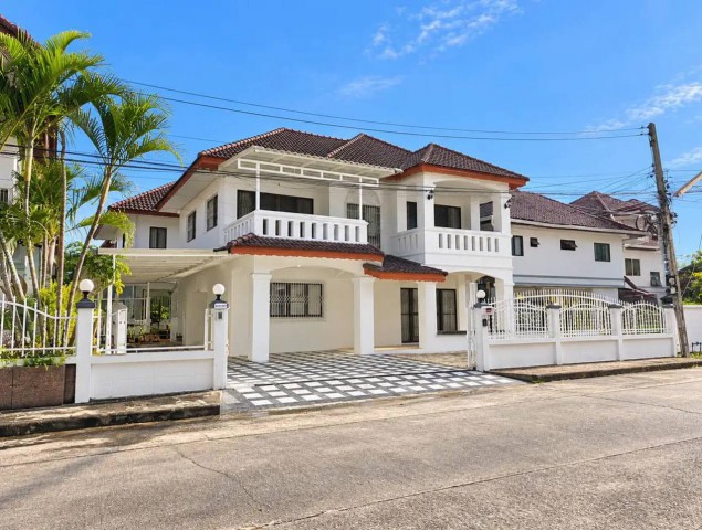 บ้านให้เช่า เพียง 25,000 บาท/เดือน #กุลพันธ์วิลล์5 เชียงใหม่บ้านสำหรับครอบครัว ทำเลแม่เหียะ เดินทางสะดวก ใกล้ตลาด ห้างสรรพสินค้า โรงเรียนนานาชาติ และสนามบินเชียงใหม่รายละเอียดบ้าน3 ห้องนอน3 ห้องน้ำมีเฟอร์นิเจอร์และเครื่องใช้ภายในบ้านเจ้าของกำลังทยอยจัดซื้อเฟอร์นิเจอร์เพิ่มเติม รายการเฟอร์นิเจอร์จริงอาจแตกต่างจากภาพใกล้สถานที่สำคัญ• Makro แม่เหียะ• ตลาดส�