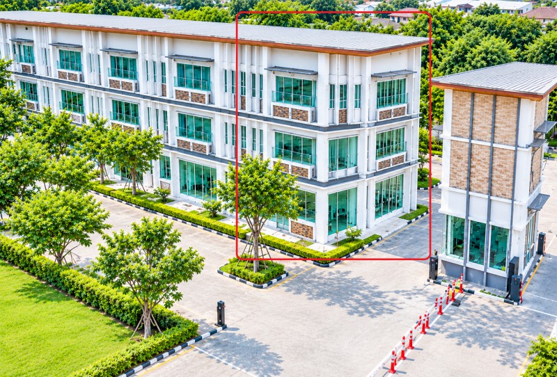 ใหญ่กว่าเดิม50% หลัง แอร์ 9ตัว กฟผ. พระราม7 Home Office 3ชั้น บางกรวย เซนทรัลปิ่นเกล้า 2.60กม. จรัญสนิทวงศ์ โฮมออฟฟิศ 7-8นอน 5-6น้ำ  31ตร.ว 372ตร.ม. 29,999-32,999บาทต่อเดือน เหมาะอยู่อาศัยและทำธุรกิจ50% more spacious than standard units. Features 9 air conditioning units. Located near EGAT (Rama VII Bridge) in Bang Kruai—just 2.60 km from Central Pinklao and close to Charan Sanitwong Road. This 3-story home office offers 7–8 bedrooms and 5–6 bathrooms, spanning 31 sq. wah (372 sq. meters). Available for 29,999–32,999 THB/month. Suitable for both residential and business use.หลังใหญ่ยังไม่มีวีดีโอVDO 1mins หลังเล็กhttps://youtu.be/AMXc_eKoY2sถนนจรัญ�