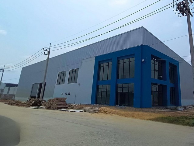 RK01163 โกดัง สำนักงาน สร้างใหม่  1 ไร่ 1 งาน 34.25 วา  2,137 ตร.ม. วัดแคราย ต.คลองมะเดื่อ อ.กระทุ่มแบนโกดัง สร้างใหม่ ต.คลองมะเดื่อ อ.กระทุ่มแบนที่ตั้ง วัดแคราย ต.คลองมะเดื่อ อ.กระทุ่มแบน จ.สมุทรสาคร เนื้อที่ 1 ไร่ 1 งาน 34.25 วา พื้นที่ใช้สอยรวม 2,137 ตร.ม.  สำนักงาน 2 ชั้น รวมพื้นที่ 397 ตร.ม. ส่วนโกดัง 1,740 ตร.ม. พื้นที่ถนนรอบอาคารภายนอก 1,031 ตรม.เพดานสูง ด้านหน้า 12 เมตร ด้านหลัง 7 เมตร โปร่งโล่ง อากาศ