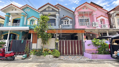 BHL1377ทาวน์เฮ้าส์ หมู่บ้าน ศิลปการ พาร์ค 5 นนทบุรี  ใกล้รถไฟฟ้า คลองบางไผ่ที่ตั้ง :  ตำบล พิมลราช อำเภอบางบัวทอง นนทบุรี 11110รายละเอียด- ทาวน์เฮ้าส์ 2 ชั้น- เนื้อที่ 20 ตร.ว. พื้นที่ใช้สอย 138 ตร.ม.- 3 ห้องนอน 2 ห้องน้ำ - 1 ห้องน้ำ- ที่จอดรถ 1 คัน  - อยู่ในระดับความสูงที่น้ำไม่ท่วมทำเลใกล้เคียง- เซ็นทรัลเวสเกต- ใกล้ถนนกาญจนาภิเษกเพียง 2.5 กม.- ใกล้เซ็นทรัลพลาซาเวสเกตเพียง 20 นาที- ใกล้บิ�