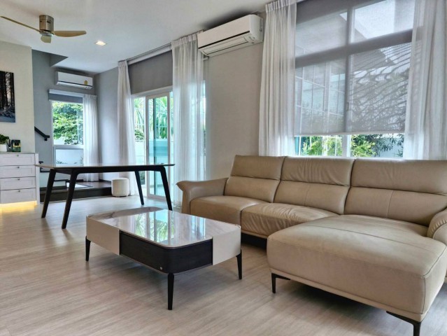 ให้เช่า 55,000 บาท/เดือน ลดราคาขายด่วน 10.5 ล้าน บ้านเดี่ยวหรู  #สันทราย โครงการคุณภาพ By Land & Houses | เฟอร์นิเจอร์ Built-in ครบทั้งหลังรายละเอียดบ้าน- ที่ดิน 76.5 ตารางวา- 4 ห้องนอน | 4 ห้องน้ำ- ห้องรับแขกโปร่งสบาย พร้อมโซนเคาน์เตอร์บาร์- ห้องอเนกประสงค์ชั้นล่าง ต่อเติมเพิ่ม- 2 ห้องครัว ทั้งครัวภายในบ้านและครัวนอกต่อเติมด้านหลัง- เฟอร์นิเจอร์ Built-in ครบทั้งหลัง- เครื่องกรองน้ำขนาดใหญ่- �