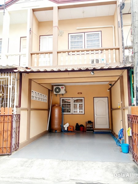 รถไฟฟ้า BTS คูคต 2.02 กม.  ให้เช่าทาวน์เฮ้าส์ 2–3นอน 2 ห้องน้ำ พฤกษา 57 โนโว วิลล์ ลำลูกกา คลอง2 16ตร.ว. 128ตร.ม. ต่อเติมหลังบ้านแล้ว พร้อมแอร์ 2 เครื่อง ค่าเช่าเริ่มต้น 5,898 บาทต่อเดือน ขายเพียง 1.35 ล้านบาท เหมาะสำหรับอยู่อาศัยหรือซื้อเพื่อลงทุนปล่อยเช่าBTS KhuKhot 2.02km For Rent Townhouse 2–3Beds 2Baths  BaanPruksa57 NovoVille LamLukKa Khlong2 16sq.wah 128sq.m. Extended rear area and 2 air conditioners included. Rental price starts at 5,898 baht per month. For sale at 1.35 million baht, ideal for residential living or rental investment.ถนนเลียบคลอง 3 ตำบลคู�