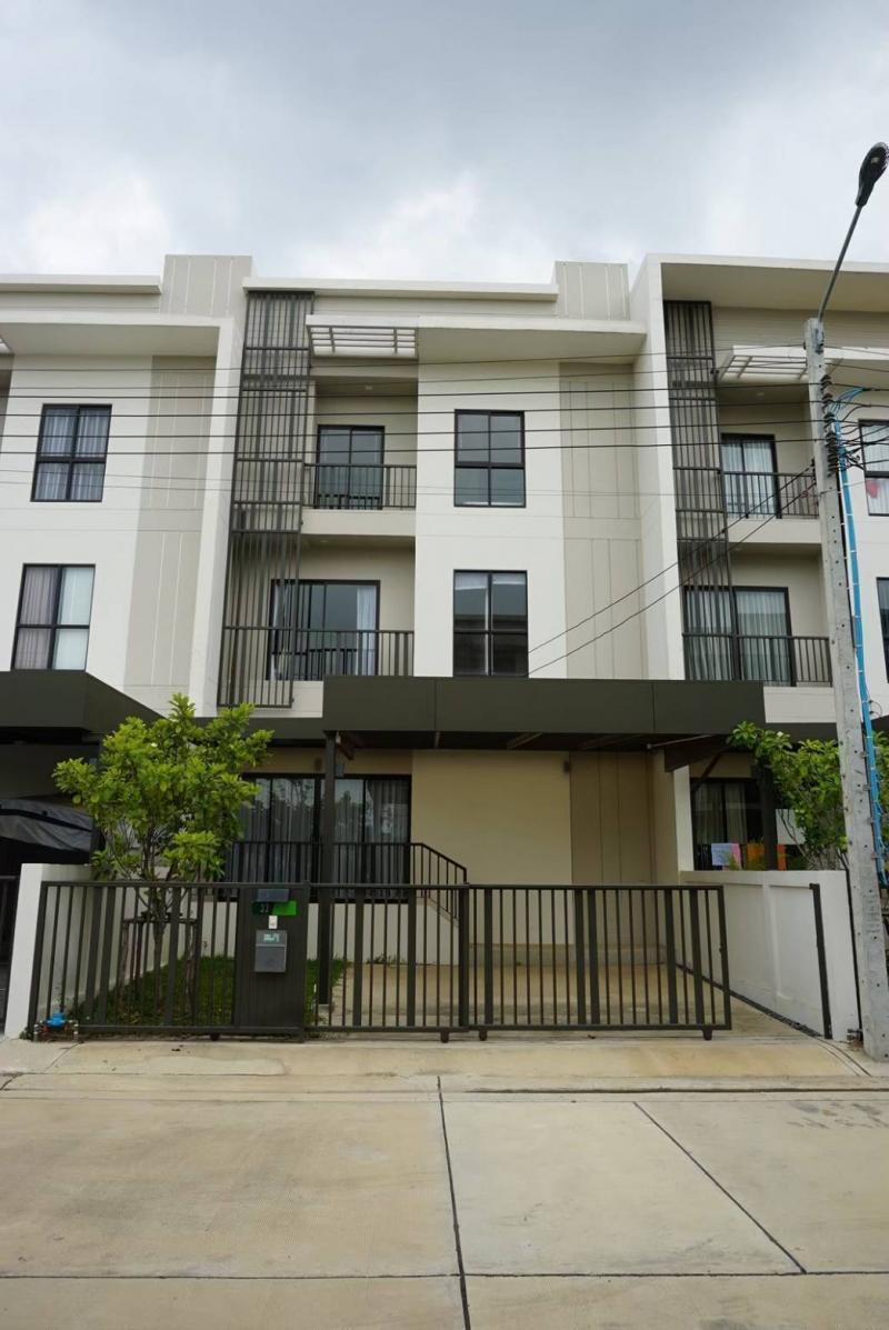 RTJ2394ให้เช่าทาวโฮม3ชั้น  โครงการ villa alberro ย่านกรุงเทพกรีฑา ใกล้รร.นานาชาติ Wellington, Brighton  เนื้อที่ 40 ตร.ว. 3 ห้องนอน 3ห้องน้ำ แอร์4 เครื่อง  ที่จอดรถ2 คัน สนใจติดต่อคุณเจี๊ยบ 092-851-6969Line:keti2522ราคาเช่า 35,000 บาท/เดือน ที่ตั้ง ถนนกรุงเทพกรีฑา แขวงสะพานสูง เขตสะพานสูง กทม.สิ่งอำนวยความสะดวก– สวนพักผ่อน, พื้นที่สีเขียว– กล้อง CCTV– รปภ. 24 ชม.สถานที่สำคัญใกล้เคียง1. เทสโก้ โลตัส2. สนามกอล์ฟกรุงเทพกร
