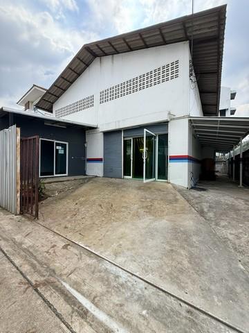 ให้เช่าโกดัง 300 ตร.ม. พร้อมออฟฟิศ ย่านรัชดา ห้วยขวาง สุทธิสาร ใกล้ MRT สุทธิสาร , MRT รัชดาราคาเช่า 42,000 บาท / เดือน ( สัญญาขั้นต่ำ 3 ปี ประกัน 3 เดือน ล่วงหน้า 1 เดือน )ที่ตั้ง ถนนสุทธิสารวินิจฉัย ซอยสบายใจ แขวงสามเสนนอก เขตห้วยขวาง กรุงเทพมหานคร 10310ติดต่อ : คุณภัสพงณ์ 0634098164Line : deedaa24https://www.facebook.com/profile.php?id=61581484955548เนื้อที่ 79 ตารางวา พื้นที่ใช้สอย 300 ตารางเมตร ( กว้าง 15.3 เมตร ยาว 20.65 เมตร ) จำนวน 2 ห้อง 1 ห