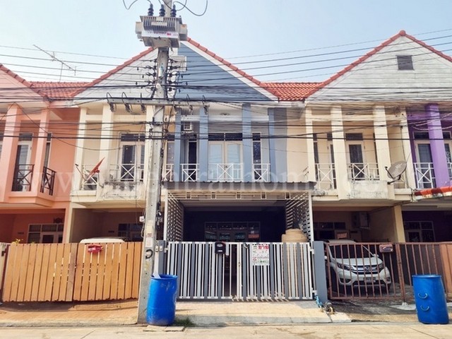 รหัสทรัพย์ : N1662ทาวน์เฮ้าส์ ไทยสมบูรณ์ 2 รังสิต คลองสามที่ตั้ง : ถนนโยธาธิการคูคต-คลองหลวง &nbsp;ตำบลคลองสาม อำเภอคลองหลวง จังหวัดปทุมธานี 12120รายละเอียดทรัพย์ :&nbsp;- ทาวน์เฮ้าส์ 2 ชั้น เนื้อที่ 20.1&nbsp;ตารางวา พื้นที่ใช้สอย 100&nbsp;ตารางเมตร- 2&nbsp;ห้องนอน, 2&nbsp;ห้องน้ำ, 1 ห้องรับแขก, 1 ห้องครัวใหญ่, 1 ที่จอดรถ***บ้านสวย ทำเลดี พร้อมอยู่ ราคาถูกกว่าโครงการ !!!***สถานที่ใกล้เคียง :&nbsp;- รร.สารสาสน์�