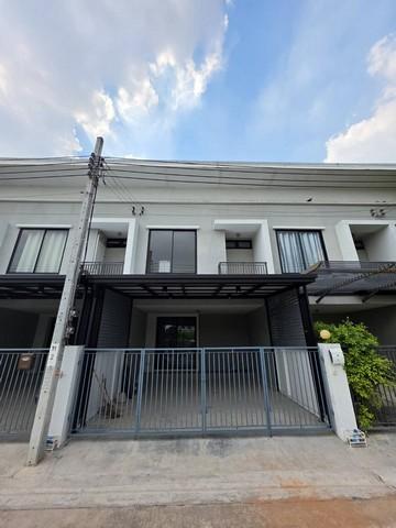 ขายทาวน์โฮม 2 ชั้น 21 ตร.ว. ย่านสุขาภิบาล 2 ลาดกระบัง  ใกล้สนามบินสุวรรณภูมิ โรบินสันลาดกระบัง โรงเรียนกฤตศิลป์วิทยา แผนกประถมศึกษาราคาขาย 3,000,000 บาทติดต่อ คุณช่อผกา โทร 0616198565 LINE 0616198565สำรอง LINE 0812523279 ส่งลิ้งก์ไว้ได้-เนื้อที่ดิน 21 ตารางวา -จำนวน 2 ชั้น -3 ห้องนอน 3 ห้องน้ำ -1 ห้องครัว -จอดรถ 2 คัน-ใกล้วงแหวนกาญจนาฯ, อ่อนนุช, ลาดกระบัง และสนามบินสุวรรณภูมิ The Paseo, JAS Green Village, Lotusที่ตั้ง ถนนสุขา�