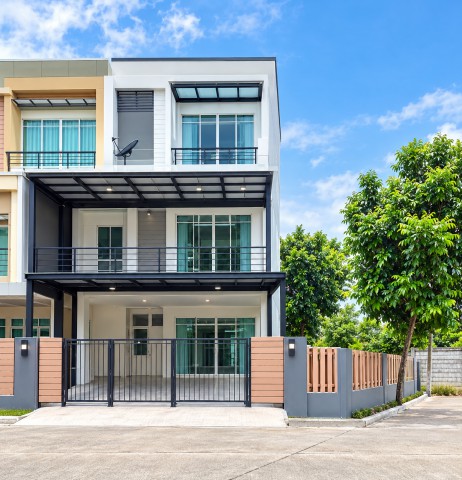 สาทร-กัลปพฤกษ์ เช่าทาวน์โฮม 3 ชั้นหลังมุม ใกล้โฮมโปร กัลปพฤกษ์ 500 ม. ทำเลติดถนนกัลปพฤกษ์ 3 นอน 3 น้ำ และรร.นานาชาติบริติชโคลัมเบีย 700 ม. ที่ดิน 31.4 ตร.ว.พื้นที่ใช้สอย 180 ตร.ม. พร้อมแอร์ เหมาะสำหรับอยู่อาศัย ทำเลติดถนนใหญ่ เดินทางสะดวก ปลอดภัย เชื่อมต่อเส้นทางหลัก และแหล่งอำนวยความสะดวกหลายแห่ง ใกล้MRT/BTS  19,998 B-M.Sathorn-Kalapaphruek. This 3-story corner unit 500 m.from HomePro Kalapaphruek Townhome for rent  Kalapaphruek Road and features 3 bed and 3 bat. It is situated  and 700 m. fr
