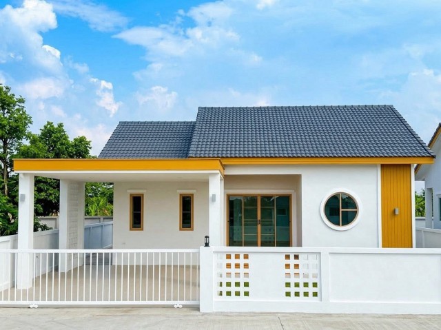 SMART HOME | บ้านเดี่ยวพร้อมอยู่ ทำเลสารภี เชียงใหม่โปรพิเศษ! ลดเหลือเพียง 2.35 ล้านบาทจากราคาปกติ 2.39 ล้านบาท ประหยัดทันที 40,000 บาท!โปรโมชั่นพิเศษเพียง 2 หลังเท่านั้นจองและโอนภายในเดือนธันวาคม 2569 รับฟรี! ผ้าม่าน 2 ชั้นทั้งหลัง มูลค่า 25,000 บาท เพิ่มจากรายการของแถมปกติทำเลบ้านร่องกอก ต.สารภี อ.สารภี จ.เชียงใหม่เดินทางสะดวก ใกล้ถนนเชียงใหม่–ลำพูน และปั๊ม PT ใช้เวลาเดินทางเข้า�