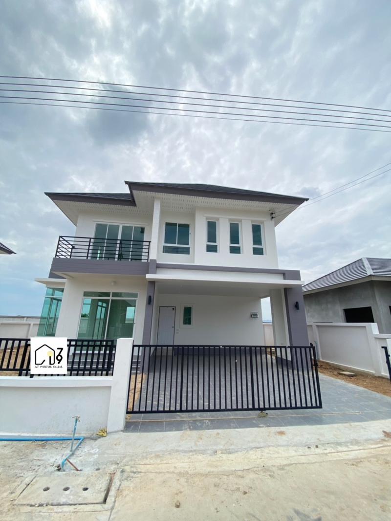 ให้เช่าบ้านเดี่ยว 2 ชั้นซอย 2 นิคมพัฒนา ระยอง พร้อมเฟอร์นิเจอร์ครบ  ราคาเช่า 26,000/เดือน สัญญา 1 ปี 60 ตร.ว.3 ห้องนอน 3 ห้องน้ำ1 ห้องโถง1 ห้องครัว2 ที่จอดรถ( ในรูปภาพจะเป็นบ้านเปล่า แต่จะลงเฟอร์นิเจอร์ใหม่ทั้งหมด) รายการเฟอร์นิเจอร์และเครื่องใช้ไฟฟ้าเตียงนอนพร้อมที่นอน ตู้เสื้อผ้า 2 ห้องนอน โต๊ะเครื่องแป้ง แอร์ 3 เครื่อง ผ้าม่านทั้งหลัง ตู้เย็น เครื่องซักผ้า โซฟา ทีวี �