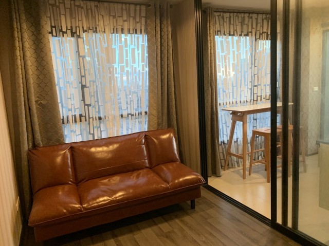 1 Bedroom Condo for Rent at The Base Park East Sukhumvit 77Location: The Base Park East Sukhumvit 77, On Nut, Suan Luang, BangkokContact Aekachai (Aui)T. 089-799-5598Line ID : @auiauiaui001 (add @ in front)Room details- 1 bedroom 1 bathroom, 32 sq.m.- 16th floor, corner unit, south west facing, expressway view- Fully furnished, ready to view- Private lift access to the roomRental- Rent 16,000 THB per month (1 year contract)- Rent 18,000 THB per month (6 month contract)Nearby- Next to Habito Mall T77- BTS On Nut and BTS Phra KhanongProject facilities- Swimming pool- Fitness- Sauna- Garden- Lobby- Parking