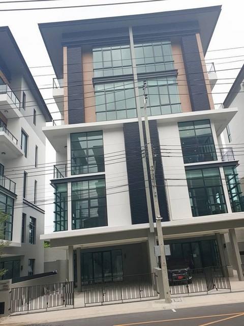 ขายโฮมออฟฟิศ 5 ชั้น โครงการพรีเมี่ยมเพลส เกษตรนวมินทร์ สุคนธสวัสดิ์ พร้อมลิฟต์ ใกล้เลียบด่วนเอกมัย-รามอินทราราคาขาย 24,500,000 บาท ( โอนคนละครึ่ง )ราคาเช่า 110,000 บาท / เดือน ( สัญญาขั้นต่ำ 2-3 ปี ประกัน 3 เดือน ล่วงหน้า 1 เดือน )ที่ตั้ง ถนนสุคนธสวัสดิ์ ระหว่างซอยสุคนธสวัสดิ์ 11 และซอยสุคนธสวัสดิ์ 13 แขวงลาดพร้าว เขตลาดพร้าว กรุงเทพมหานครติดต่อ : คุณภัสพงณ์ 0634098164Line : deedaa24https://www.facebook.com/profile.php
