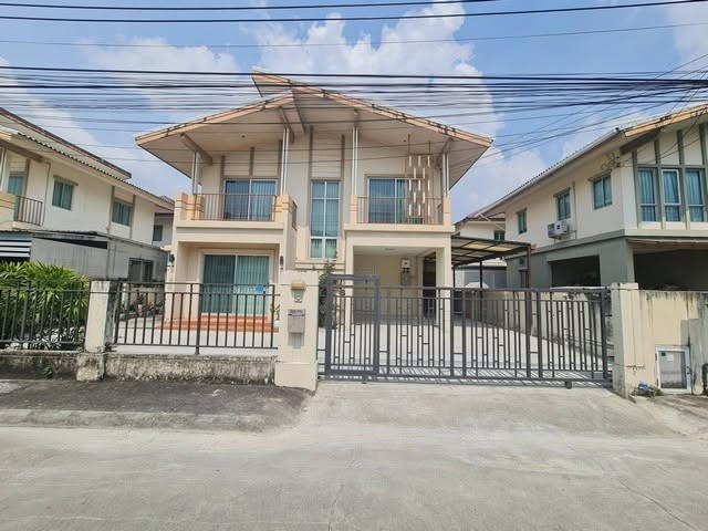 บ้านเดี่ยวใกล้สนามบิน สุวรรณภูมิ   โครงการ  พฤกษาปูริ ซอยกิ่งแก้ว 37 ขนาด 3 ห้องนอน 1 ห้องเอนกประสงค์ 2 ห้องน้ำ(RH1615)ติดต่อAgent  :Mr. Denchai                  : 09-8481-8989                  :06-2839-4747 ID Line        :0984818989                   :https://line.me/ti/p/LRgsghypggโครงการ  พฤกษาปูริ ซอยกิ่งแก้ว37ที่ตั้ง  ตำบลราชาเทวะ อำเภอบางพลี สมุทรปราการบ้านเดี่ยว 2 ชั้น  50 ตารางวา 160 ตรม.3 ห้องนอน 1 ห้องเอนกประสงค์ 2 ห้องน้ำ1 ห้องครัว + ต่อเติมด้านหลังทำเป็นครัวไทย แอร์ 