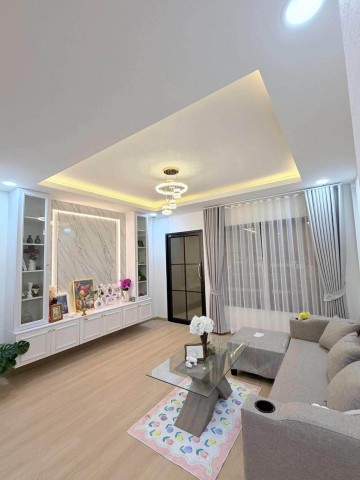 AOM 3253 ทาวน์โฮม 2 ชั้น รีโนเวทใหม่ พร้อมเข้าอยู่ ซอยเนินพลับหวาน–มาบยายเลีย 31 พัทยา 17 ตร.ว.  2 ห้องนอน  2 ห้องน้ำ พร้อมเฟอร์นิเจอร์ห้องนอนทั้ง 2 ห้อง เงินสด 2.79 ล้านบาท ผ่อนตรงกับเจ้าของ 3.39 ล้านบาท ดาวน์ 390,000 บาท ผ่อนเริ่มต้น 20,000 บาท/เดือน ดอกเบี้ย 7% ต่อปี ลดต้นลดดอก สัญญา 3 ปี ต่อสัญญาได้ตามเงื่อนไข ผู้ซื้อรับผิดชอบค่าโอนและภาษีติดต่อขอรูปและรายละเอียดเพิ่มเติม  สนใจนัดชมส